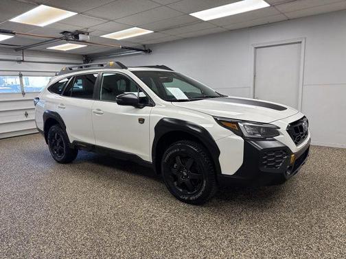 Crystal White Pearl 2024 Subaru Outback Wilderness