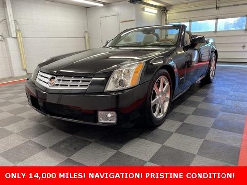 Photo 1 of 29 of 2004 Cadillac XLR Base