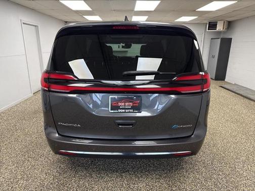 2022 Chrysler Pacifica Hybrid Limited