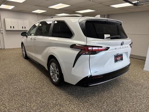2023 Toyota Sienna Platinum 7 Passenger