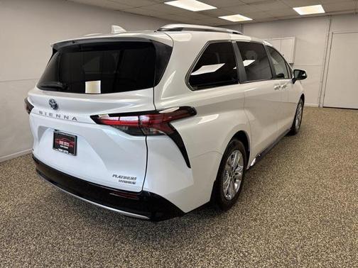 2023 Toyota Sienna Platinum 7 Passenger