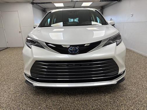 2023 Toyota Sienna Platinum 7 Passenger