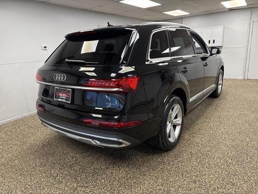 2022 Audi Q7 45 Premium Plus