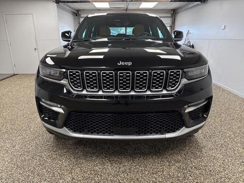 2022 Jeep Grand Cherokee Summit