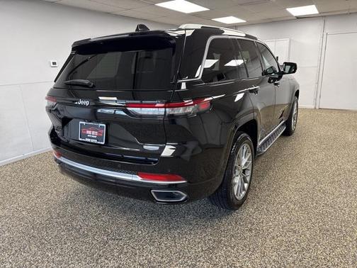 2022 Jeep Grand Cherokee Summit