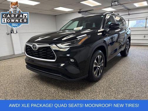 Midnight Black Metallic 2023 Toyota Highlander XLE