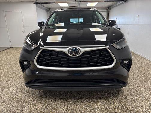 Midnight Black Metallic 2023 Toyota Highlander XLE