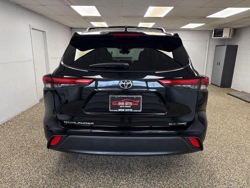 Midnight Black Metallic 2023 Toyota Highlander XLE