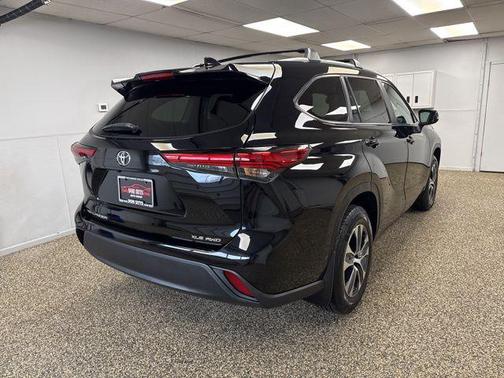 Midnight Black Metallic 2023 Toyota Highlander XLE