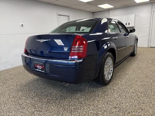 2005 Chrysler 300C Base