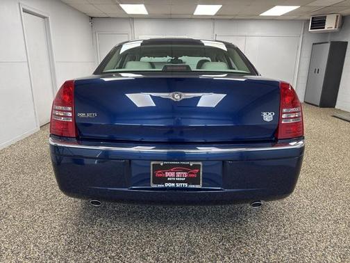 2005 Chrysler 300C Base