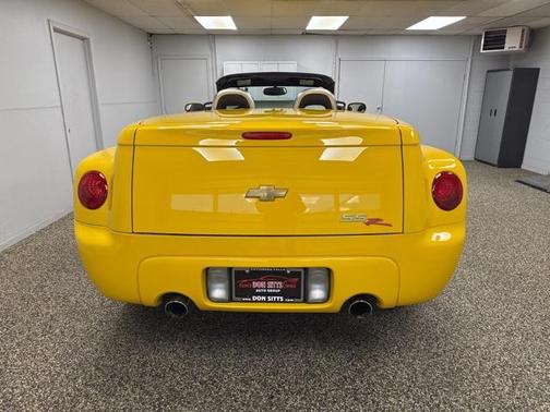 2004 Chevrolet SSR Base