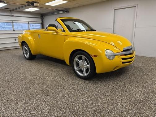 2004 Chevrolet SSR Base