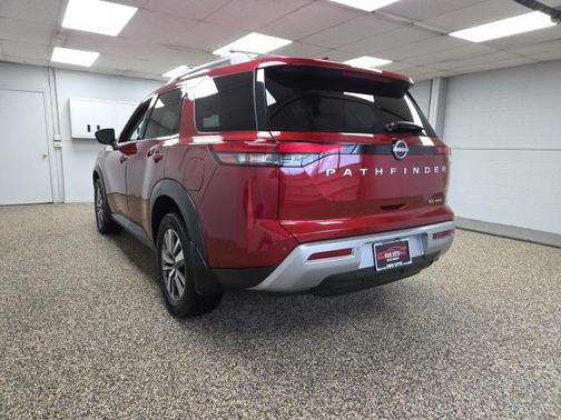 2022 Nissan Pathfinder SL 4WD