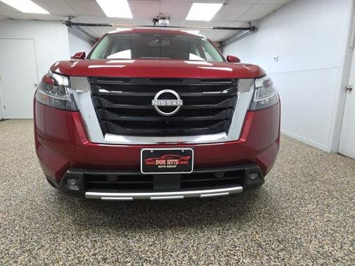 2022 Nissan Pathfinder SL 4WD
