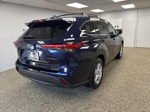 2022 Toyota Highlander LE