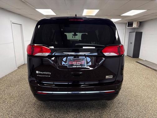 Dark Cordovan Pearlcoat 2018 Chrysler Pacifica Touring-L