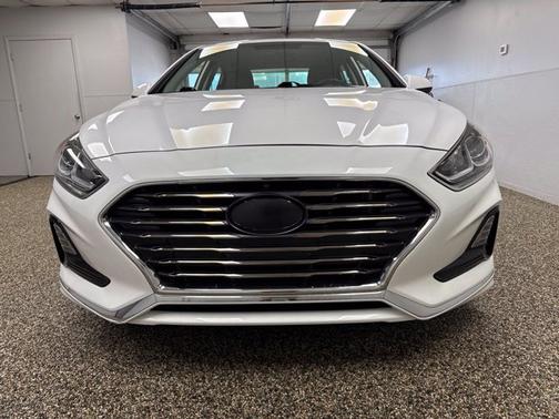 Quartz White Pearl 2018 Hyundai SONATA Base
