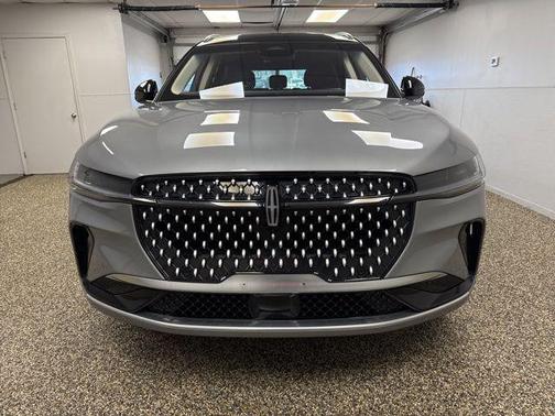 Lustrous Gray Metallic Clearcoat 2024 Lincoln Nautilus Reserve