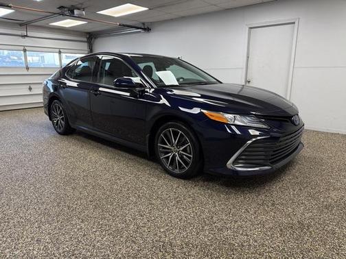 2022 Toyota Camry Hybrid XLE