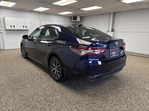 2022 Toyota Camry Hybrid XLE