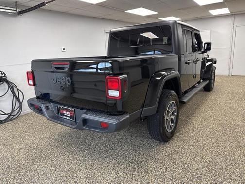 2024 Jeep Gladiator Sport S