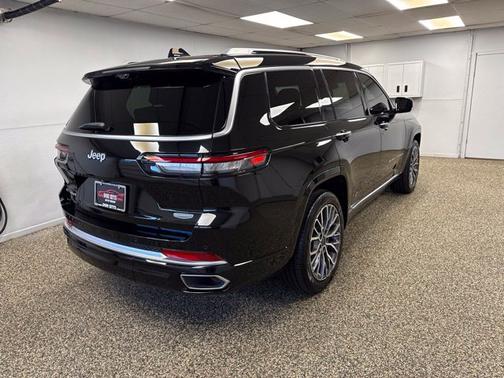 Diamond Black Crystal Pearlcoat 2021 Jeep Grand Cherokee L Summit