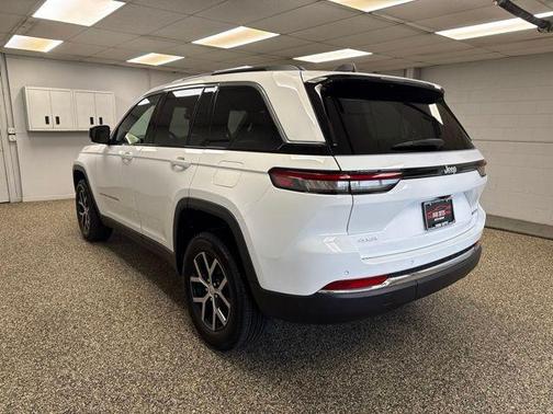 Bright White Clearcoat 2025 Jeep Grand Cherokee Limited
