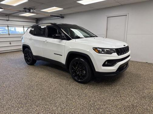 Bright White Clearcoat 2024 Jeep Compass Latitude