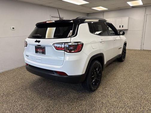 Bright White Clearcoat 2024 Jeep Compass Latitude