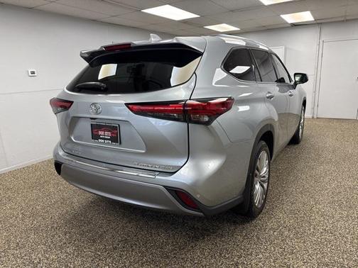 2023 Toyota Highlander Platinum