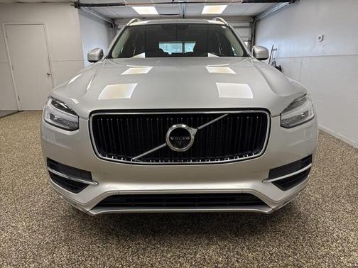 2019 Volvo XC90 T6 Momentum