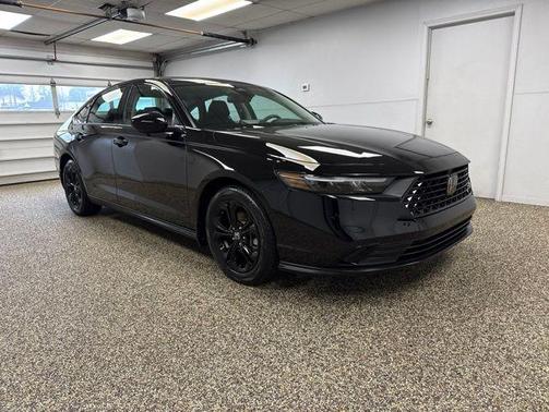 Crystal Black Pearl 2025 Honda Accord SE