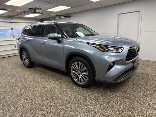 2023 Toyota Highlander Platinum