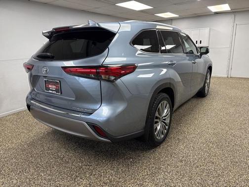 2023 Toyota Highlander Platinum