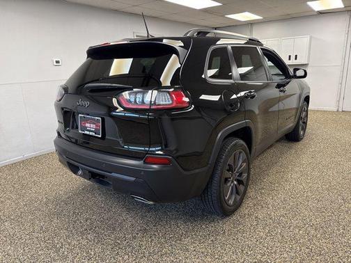 Diamond Black Crystal Pearlcoat 2021 Jeep Cherokee Latitude Lux
