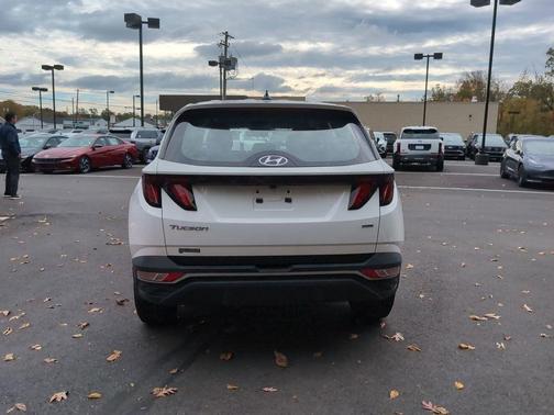2023 Hyundai TUCSON SE