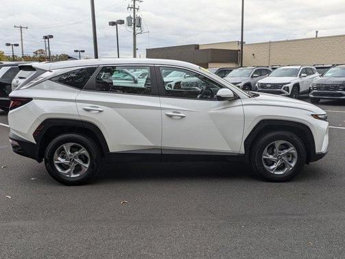 2023 Hyundai TUCSON SE