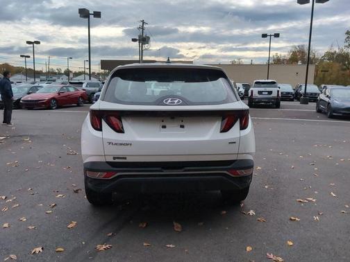 2023 Hyundai TUCSON SE