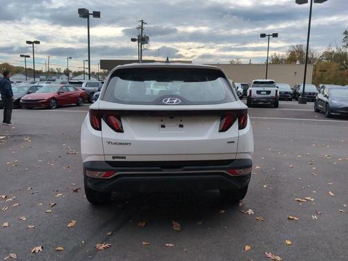2023 Hyundai TUCSON SE
