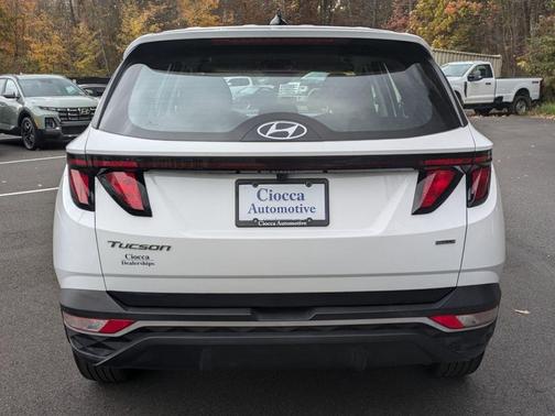 2023 Hyundai TUCSON SE