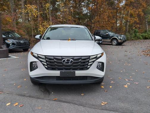 2023 Hyundai TUCSON SE