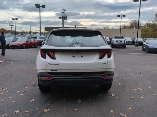 2023 Hyundai TUCSON SE