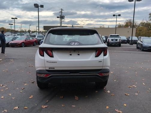 2023 Hyundai TUCSON SE