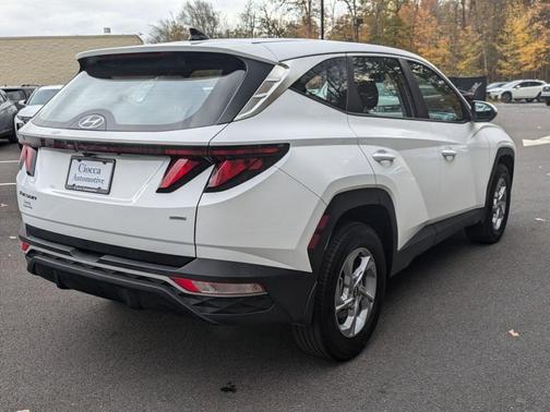 2023 Hyundai TUCSON SE