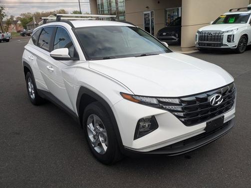 White 2023 Hyundai TUCSON SEL