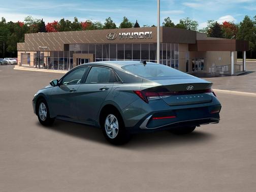 2025 Hyundai ELANTRA SE