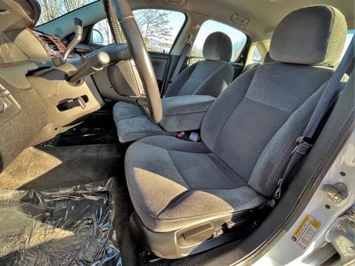Photo 5 of 11 of 2011 Chevrolet Impala LT
