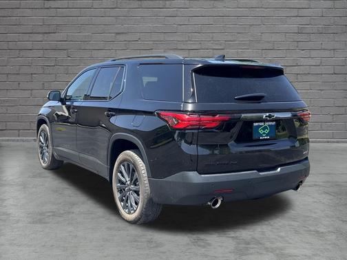Mosaic Black Metallic 2022 Chevrolet Traverse RS