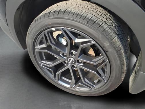 Super Black 2025 Nissan Kicks SR